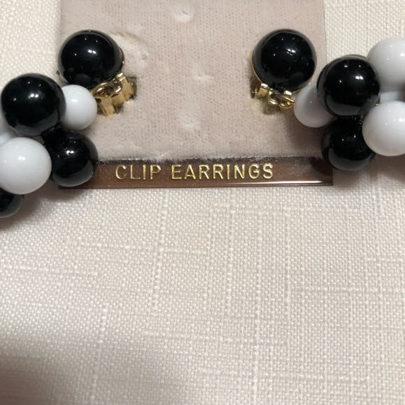 Joel Powell Black  & White Clip Earrings - Picture 2 of 3